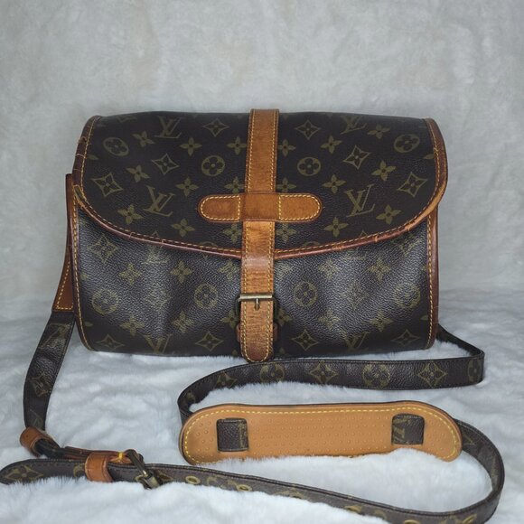 LOUIS VUITTON Marne Shoulder Bag - Picture 3 of 15